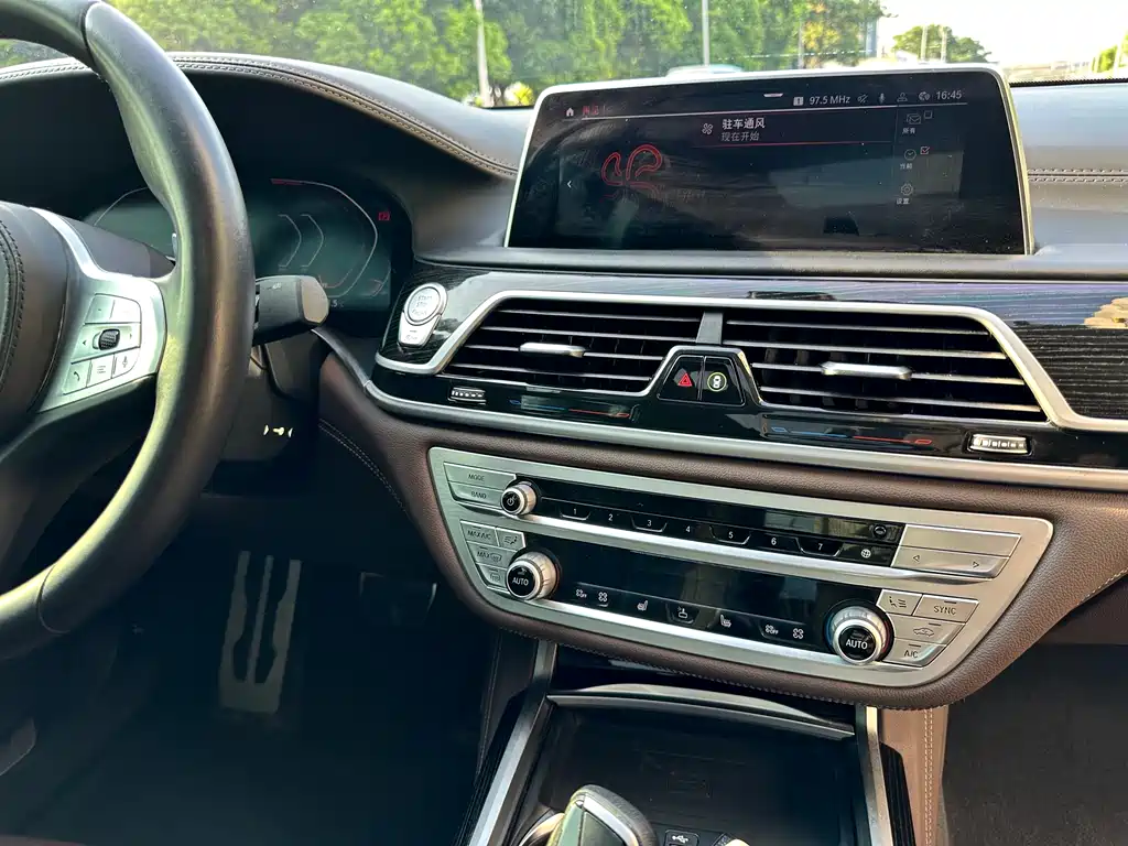BMW 7 Series 2020 — фото 13