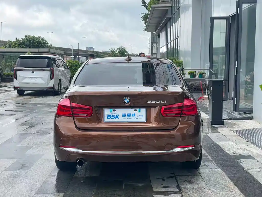 BMW 3 Series 2017 — фото 13