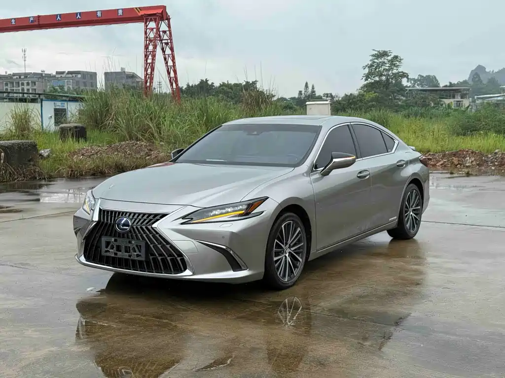 Lexus ES 2022 — фото 1