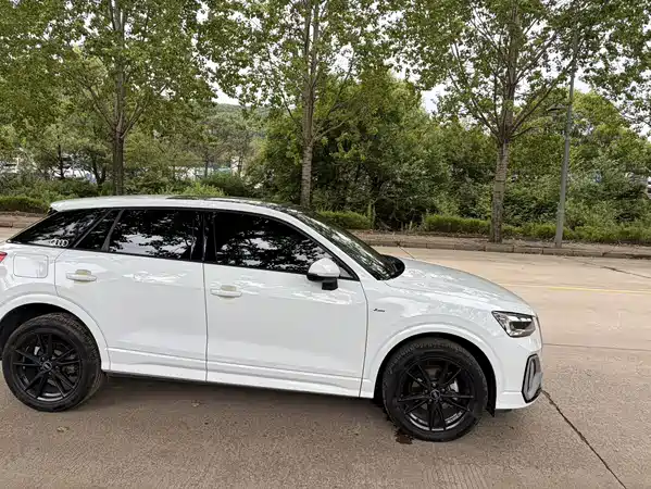 Audi Q2L 2023