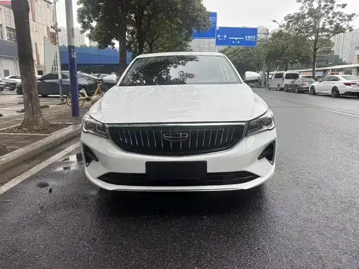 Geely Emgrand 2021