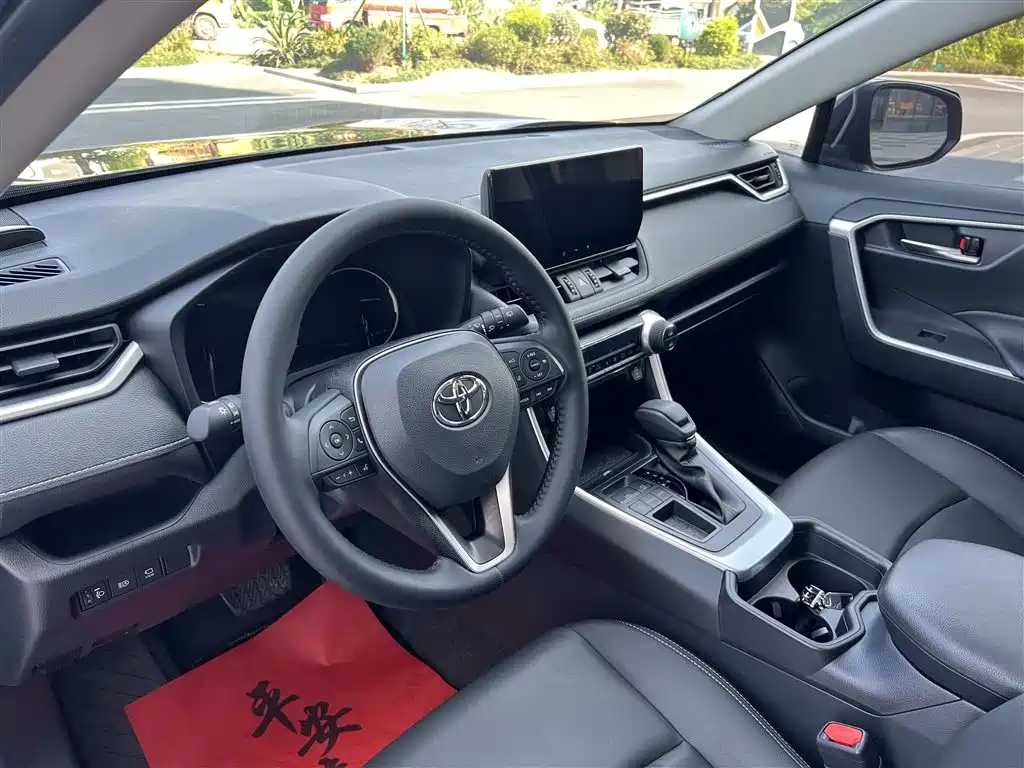 Toyota RAV4 2024 — фото 18
