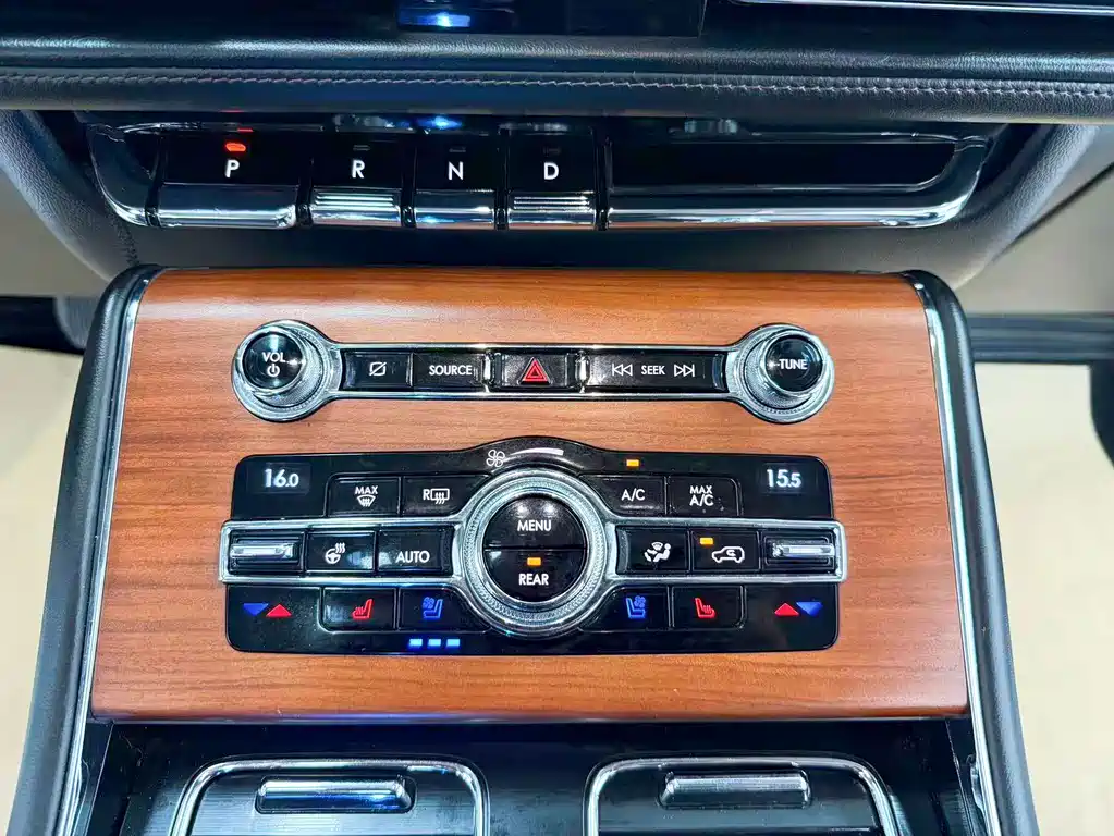 Lincoln Aviator 2019 — фото 12