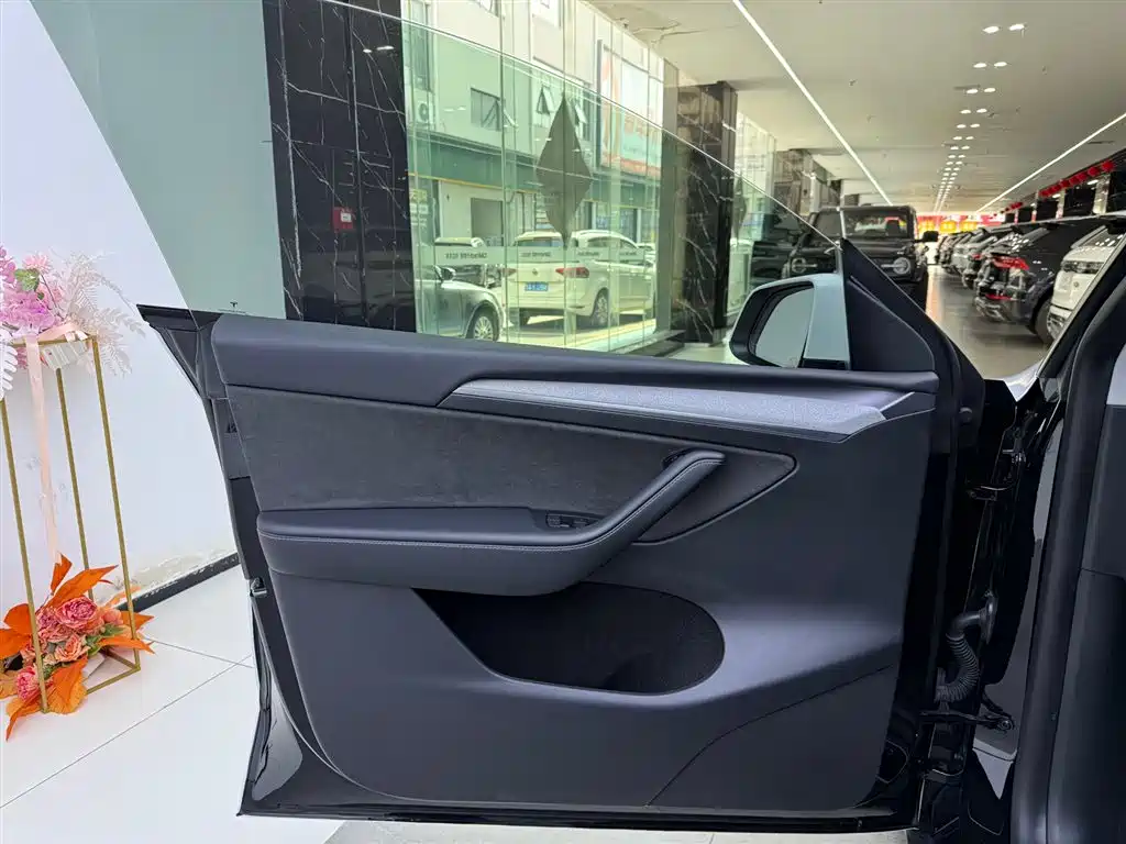 Tesla Model Y 2022 — фото 16