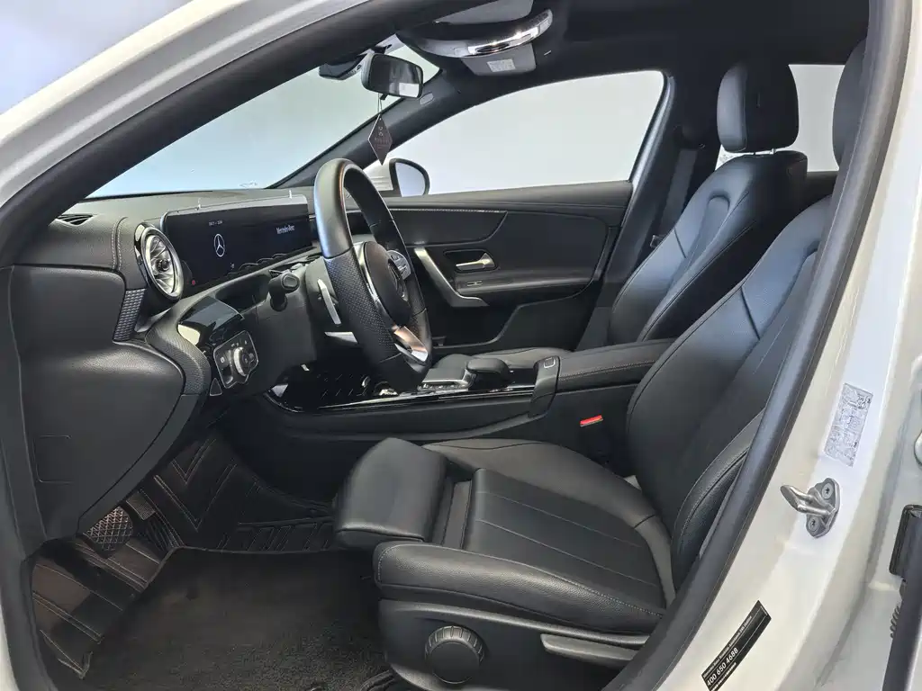Mercedes-Benz A-Class 2022 — фото 14