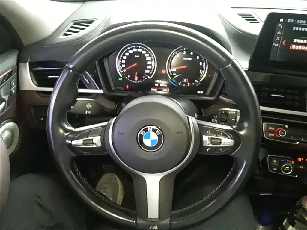 BMW X2 2022 — фото 11