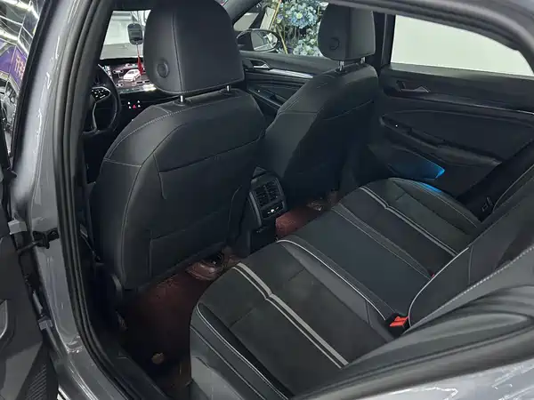 Volkswagen Golf 2024