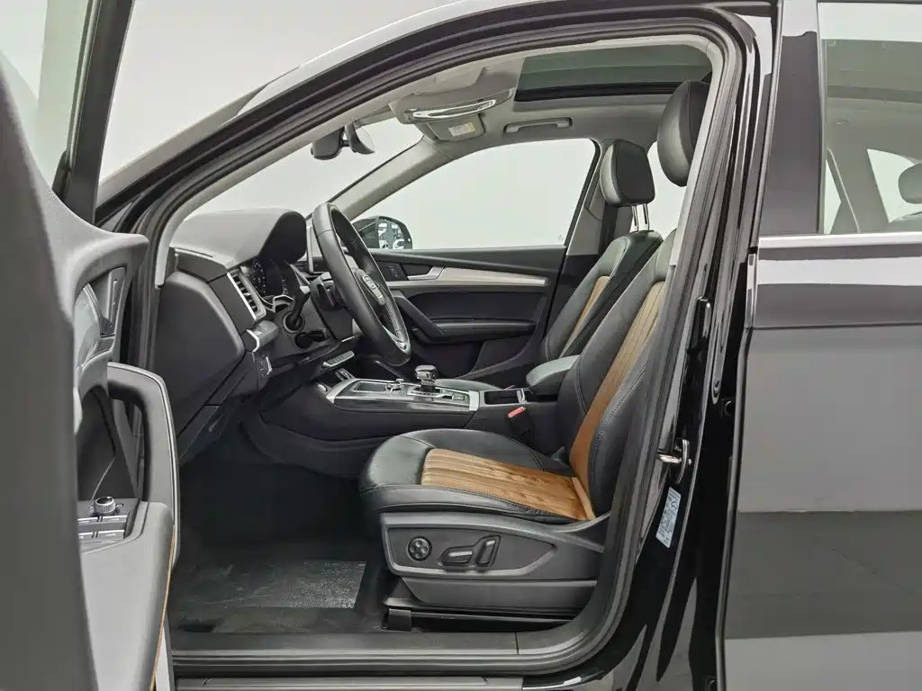 Audi Q5L 2020 — фото 10