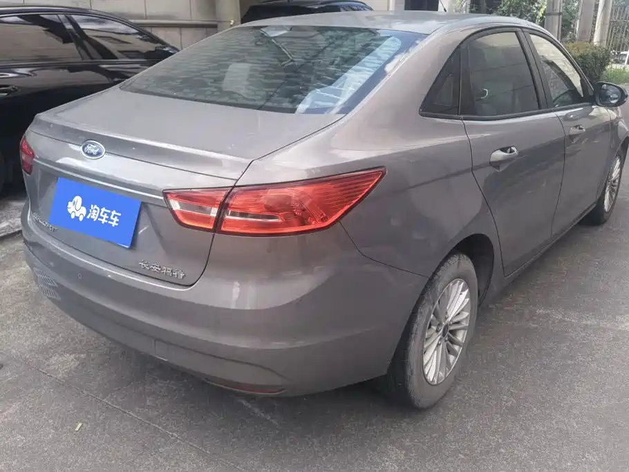 Ford Escort 2015