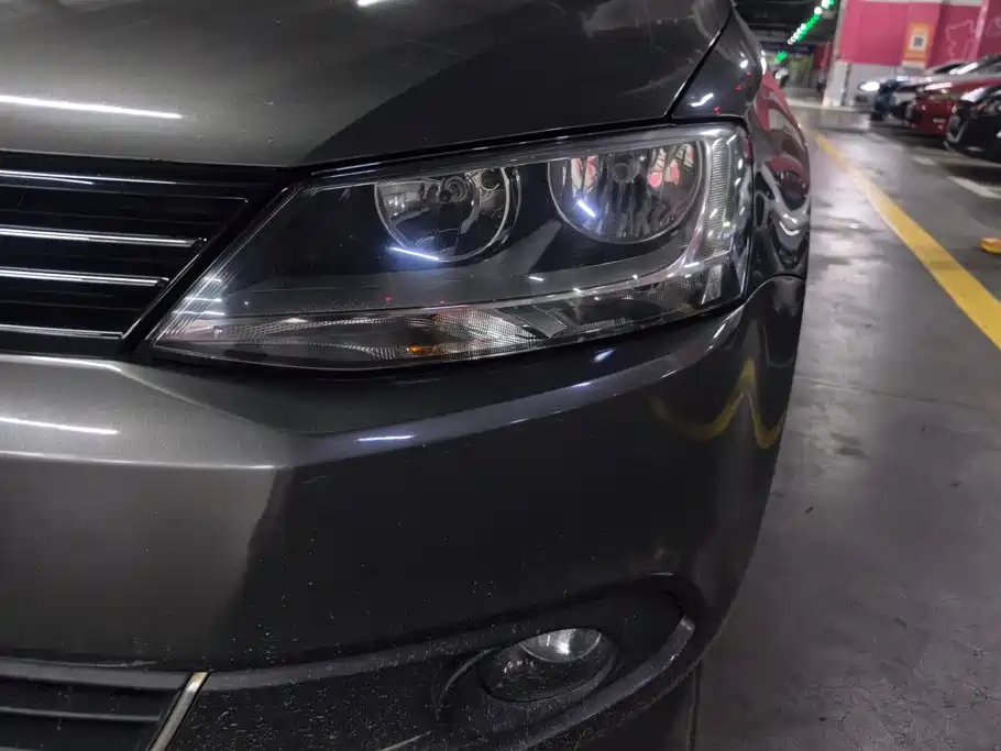 Volkswagen Sagitar 2012