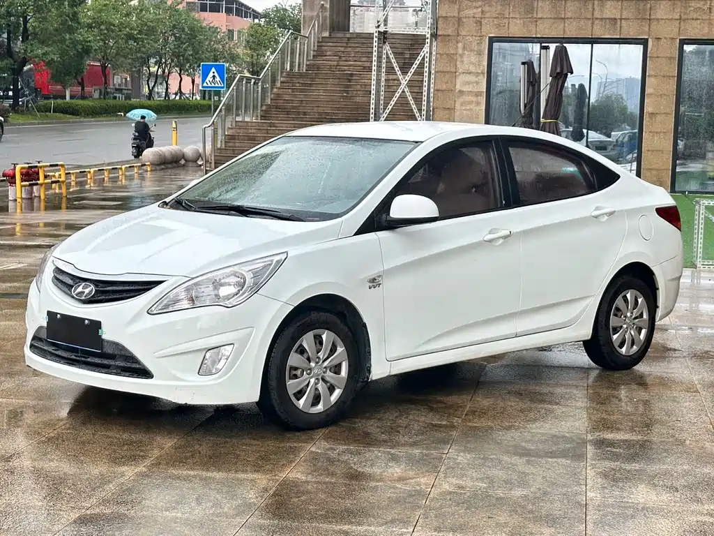 Hyundai Accent 2014 — фото 1