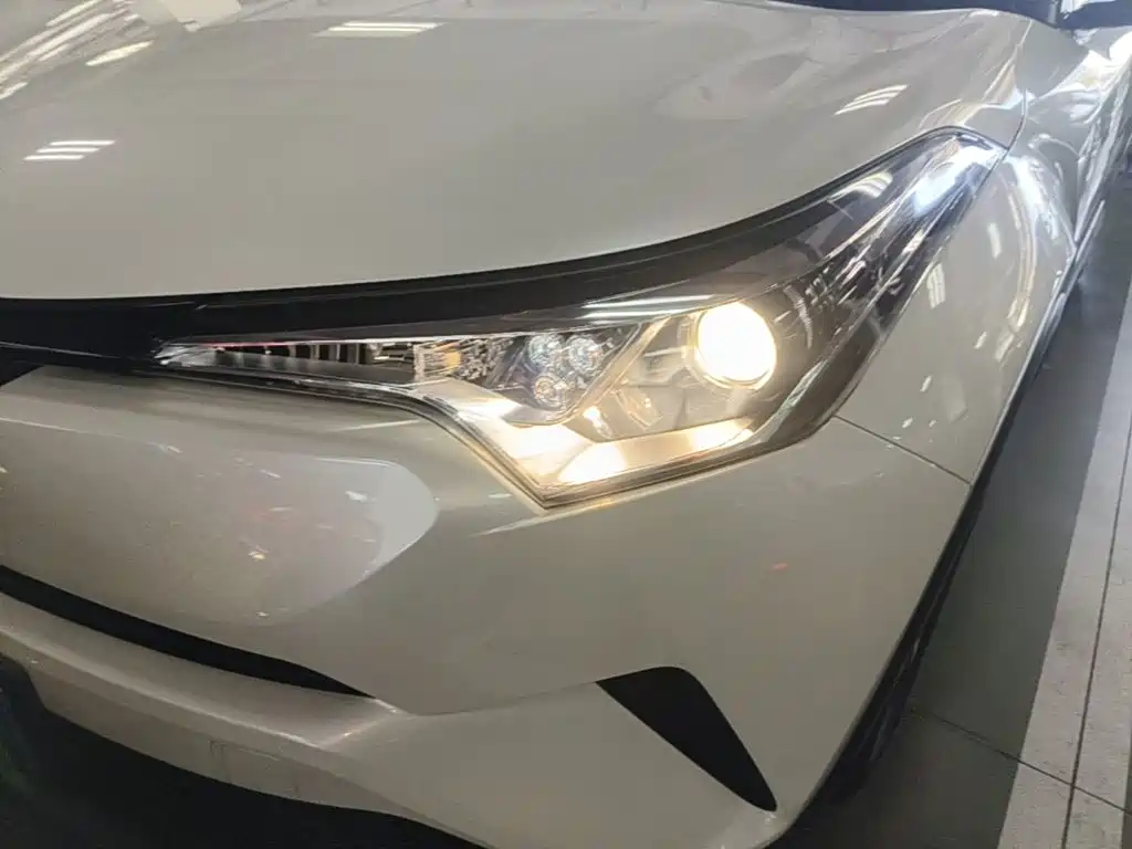 Toyota C-HR 2019 — фото 24