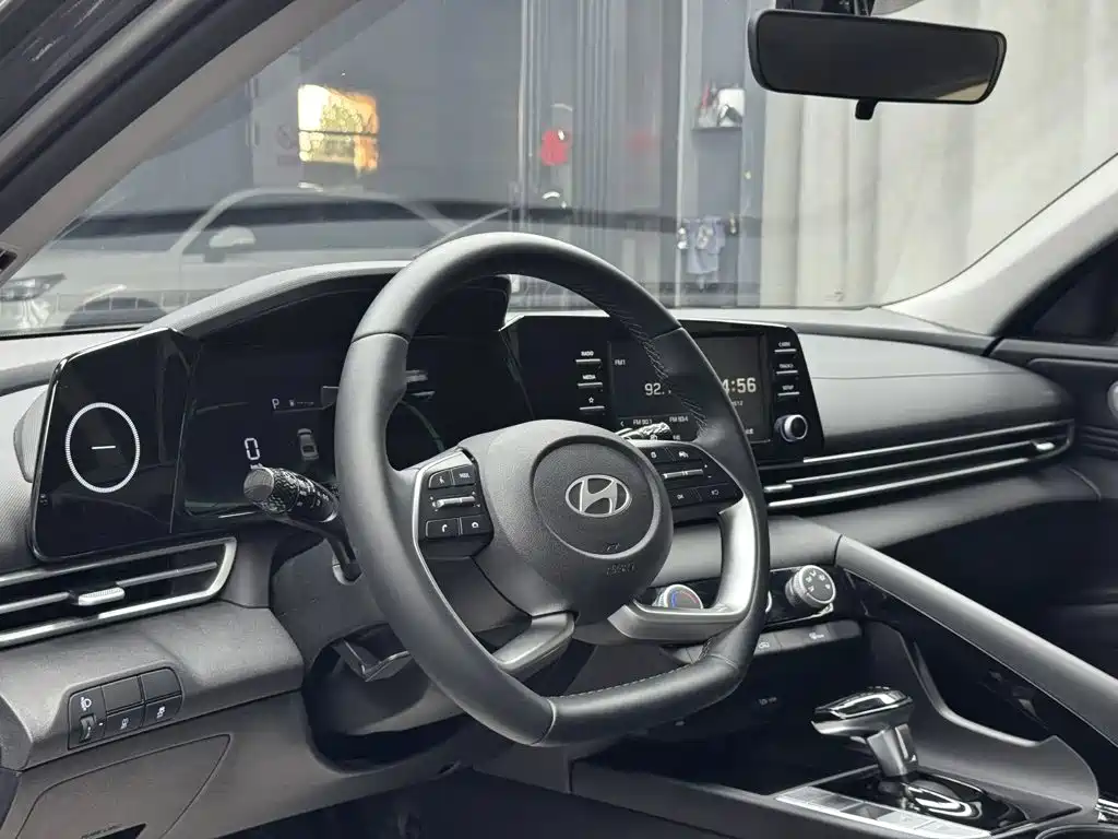 Hyundai Elantra 2023