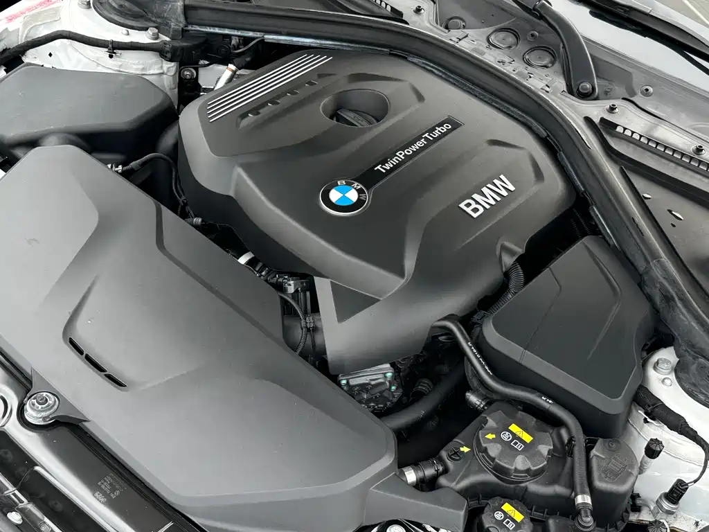 BMW 3 Series 2019 — фото 11