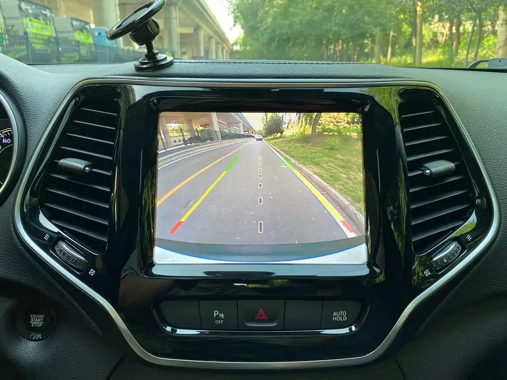 Jeep Cherokee 2019 — фото 13