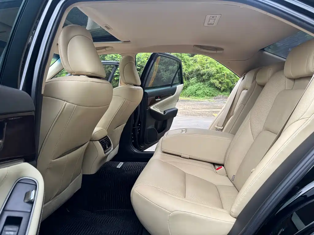 Toyota Crown 2018 — фото 12