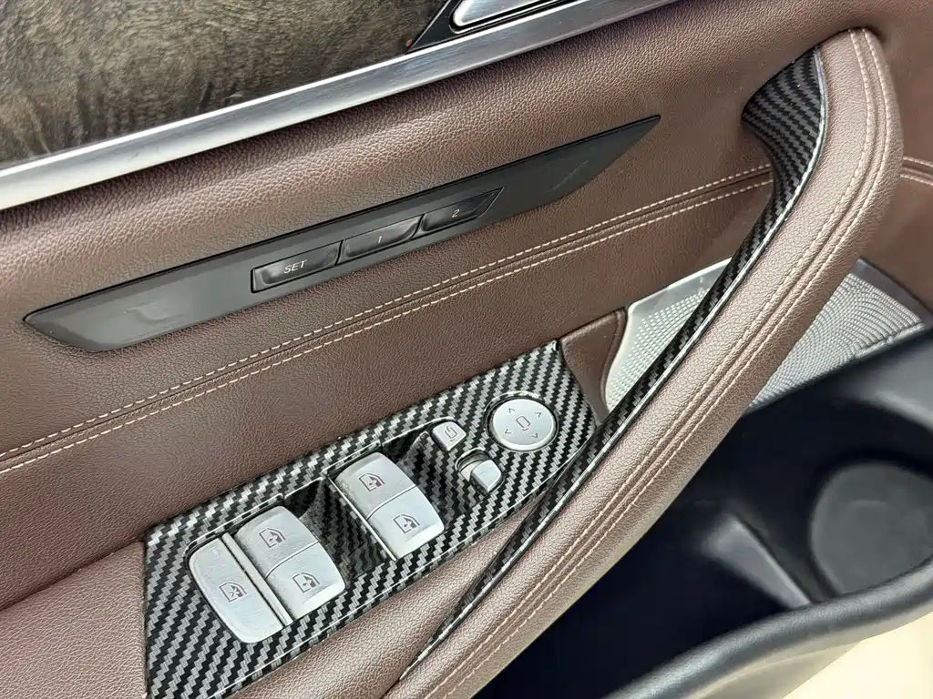 BMW 5 Series 2020 — фото 9