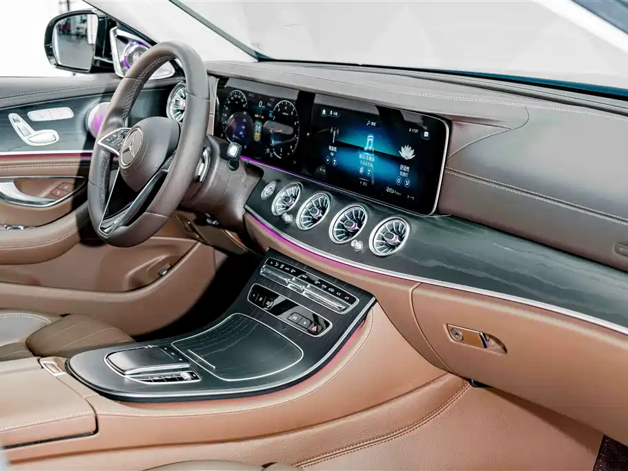 Mercedes-Benz E-Class 2022 — фото 19