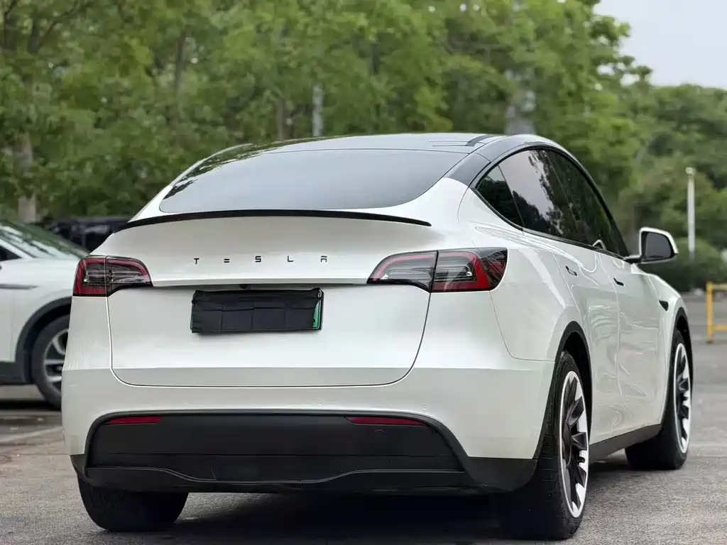 Tesla Model Y 2022 — фото 9