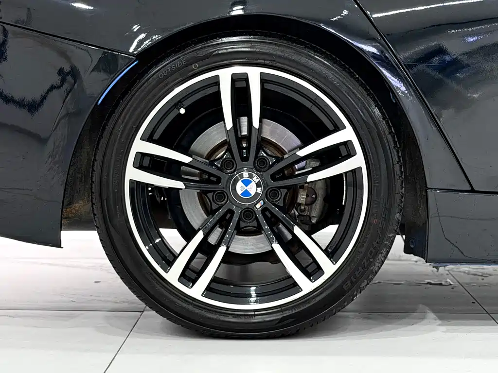 BMW 3 Series 2017 — фото 19