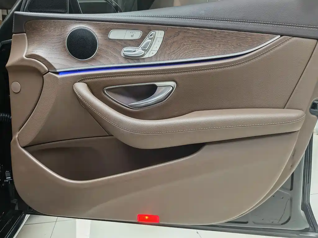 Mercedes-Benz E-Class 2023 — фото 27