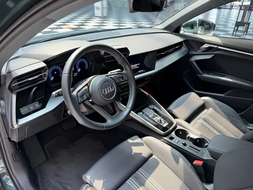 Audi A3 2023 — фото 7
