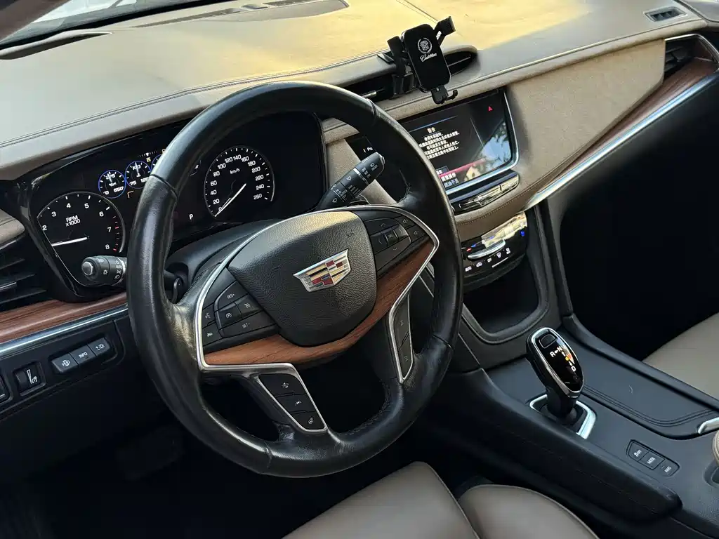 Cadillac XT5 2017 — фото 4