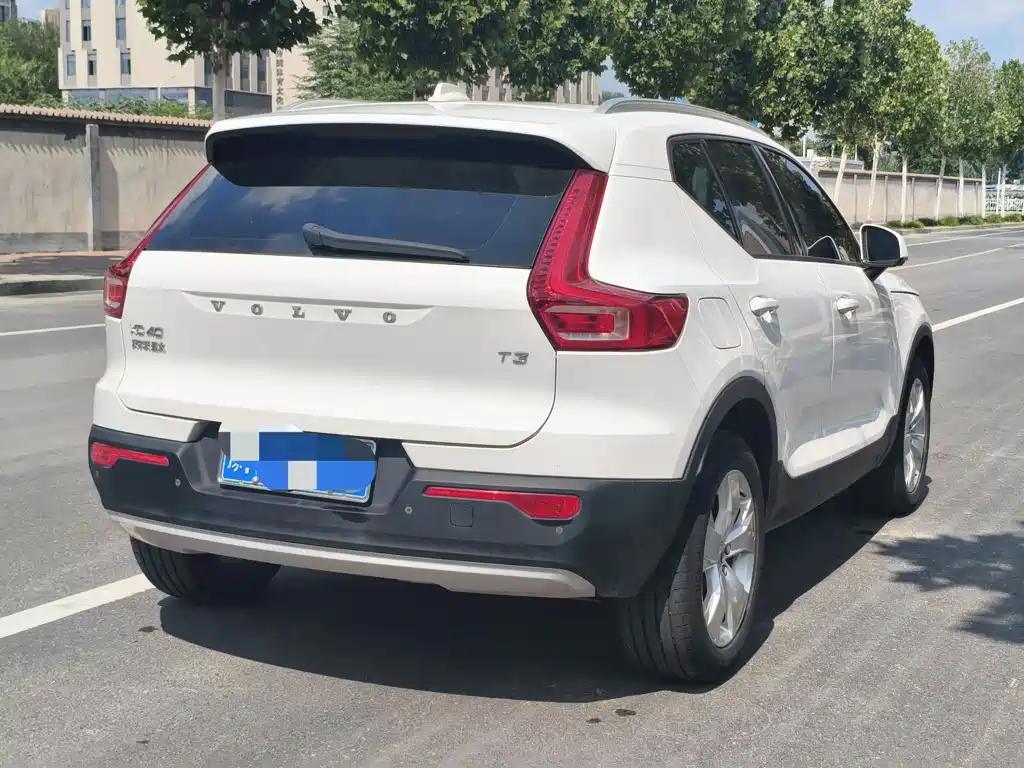Volvo XC40 2021 — фото 18