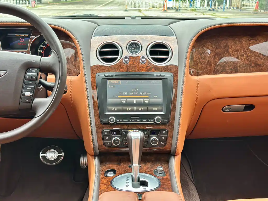 Bentley Flying Spur 2012 — фото 39
