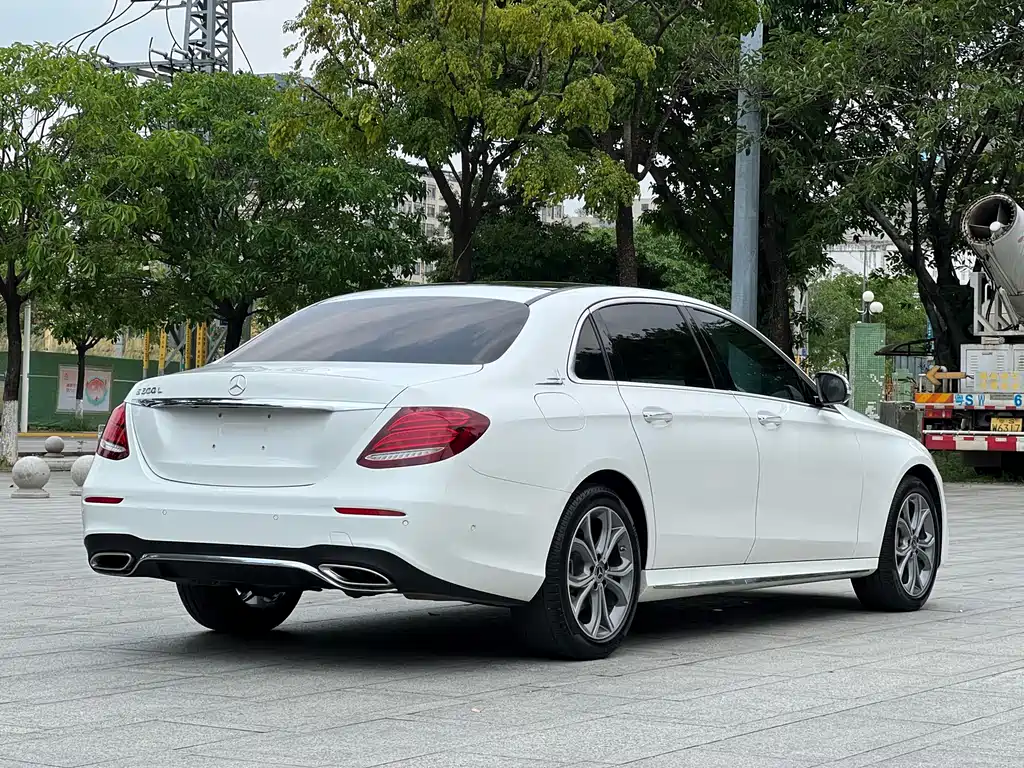 Mercedes-Benz E-Class 2020 — фото 17