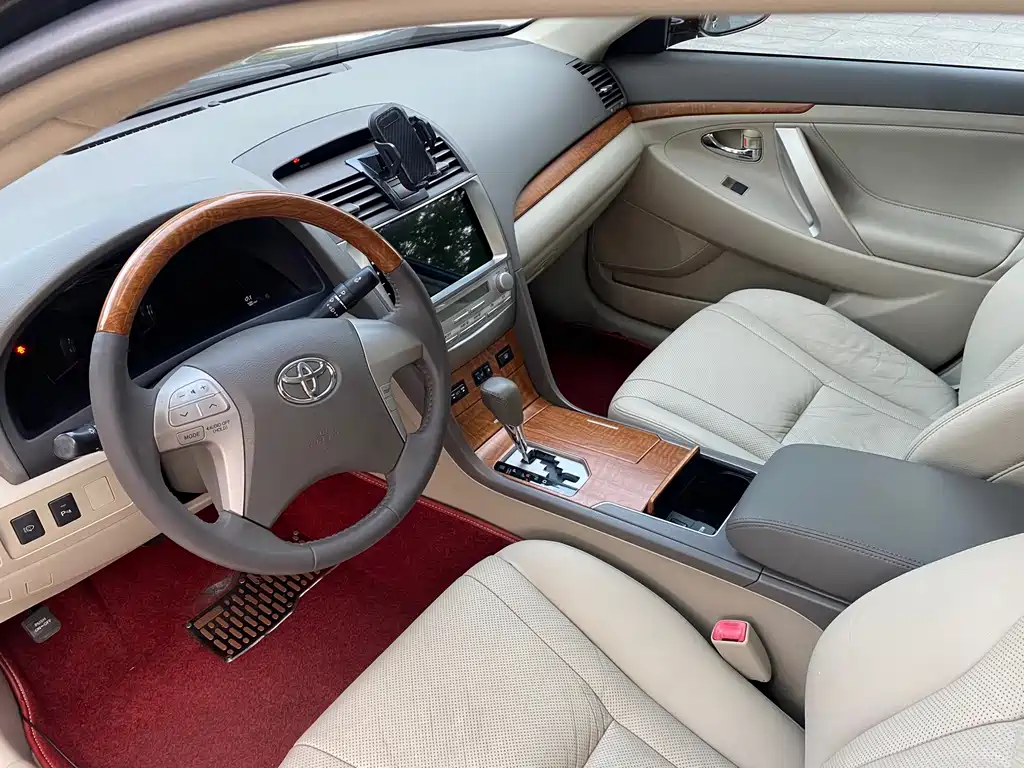 Toyota Camry 2011 — фото 13