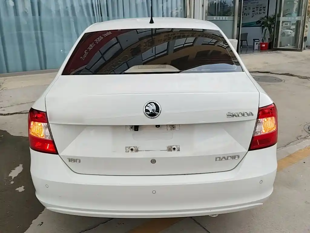Skoda Rapid 2015 — фото 6