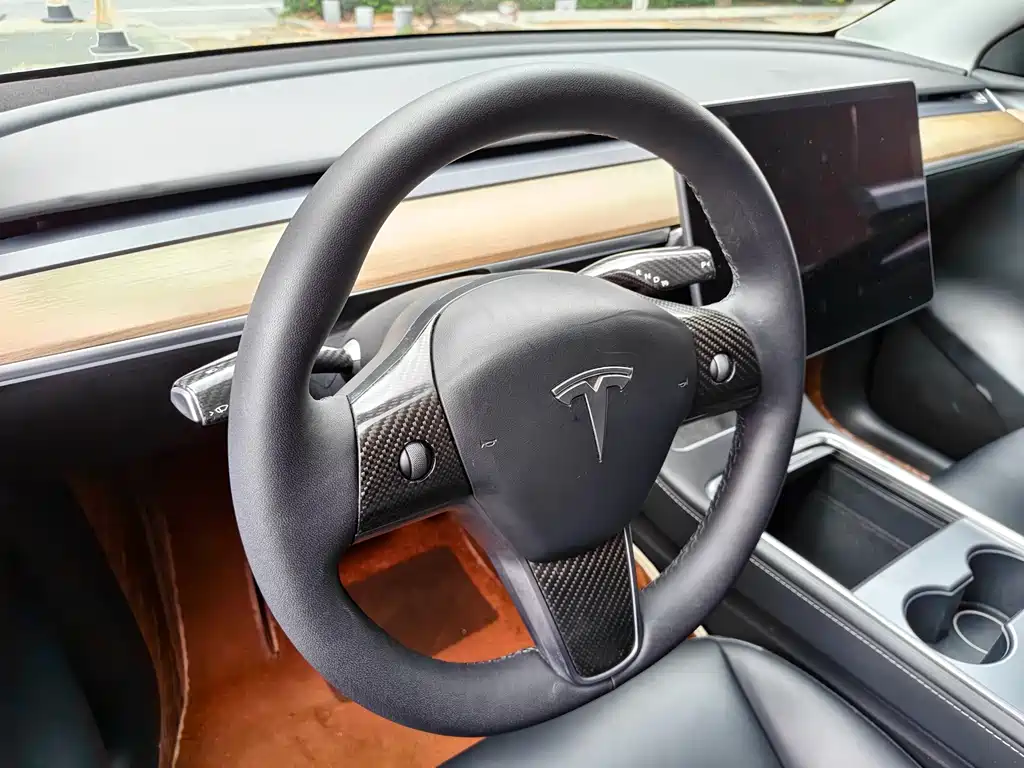 Tesla Model Y 2022 — фото 11