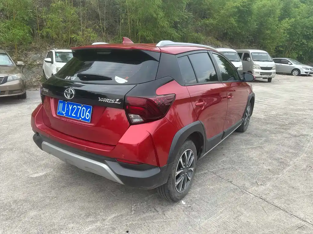 Toyota Yaris L 2022 — фото 10