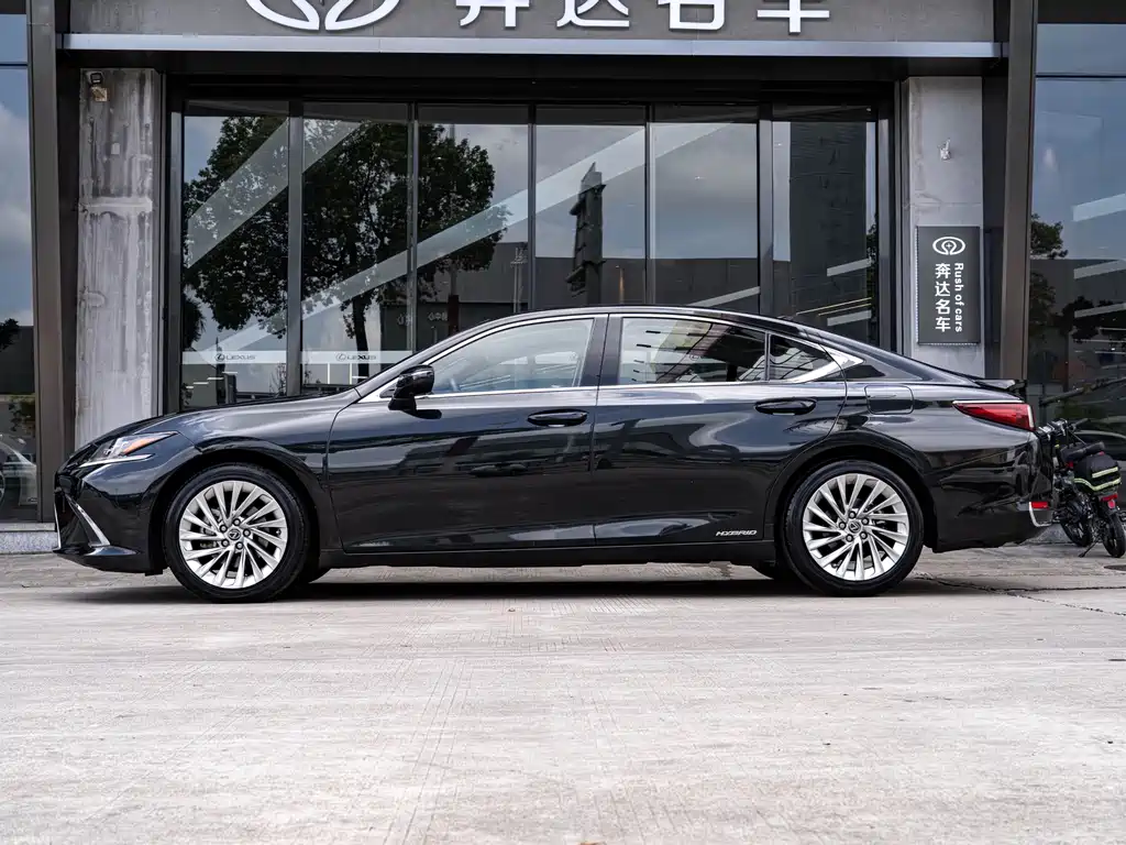 Lexus ES 2020 — фото 4
