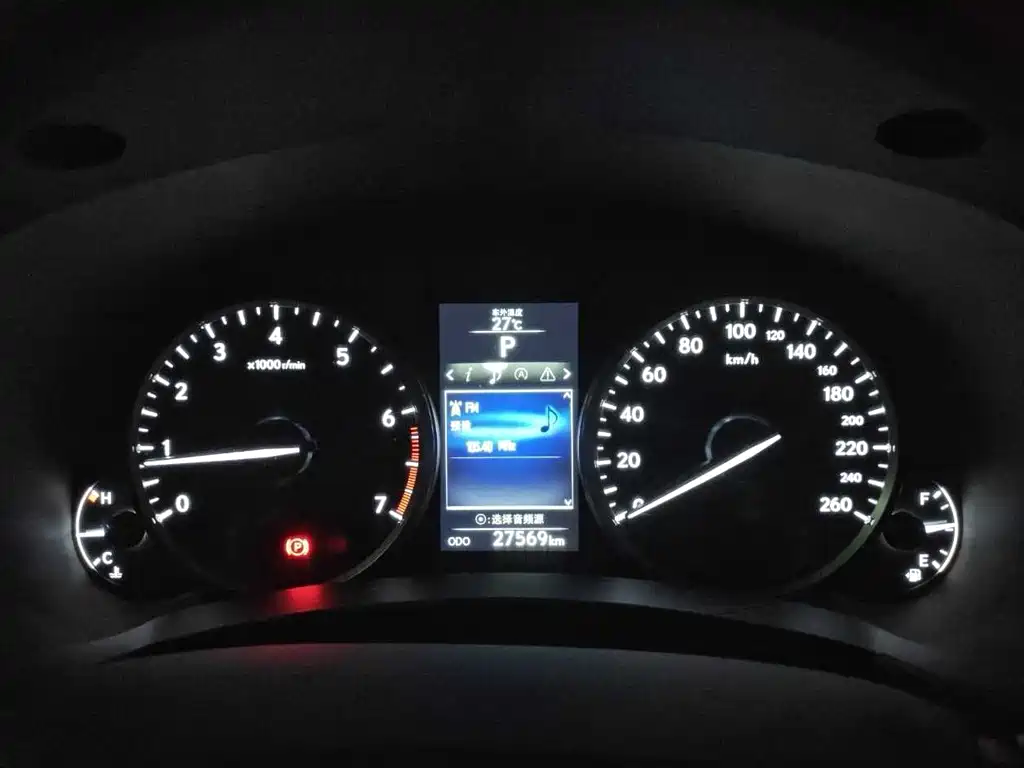 Lexus NX 2016 — фото 12
