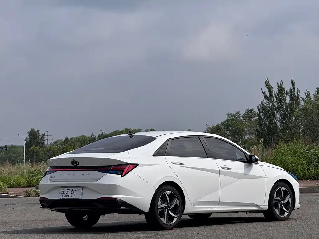 Hyundai Elantra 2023