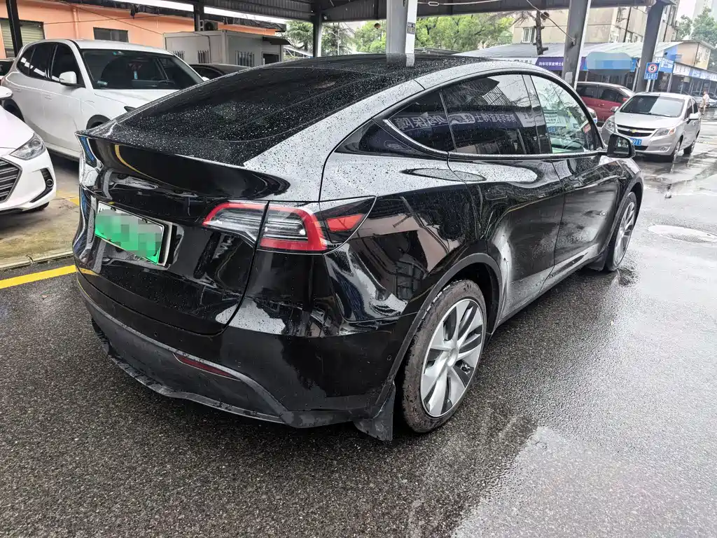 Tesla Model Y 2023 — фото 15