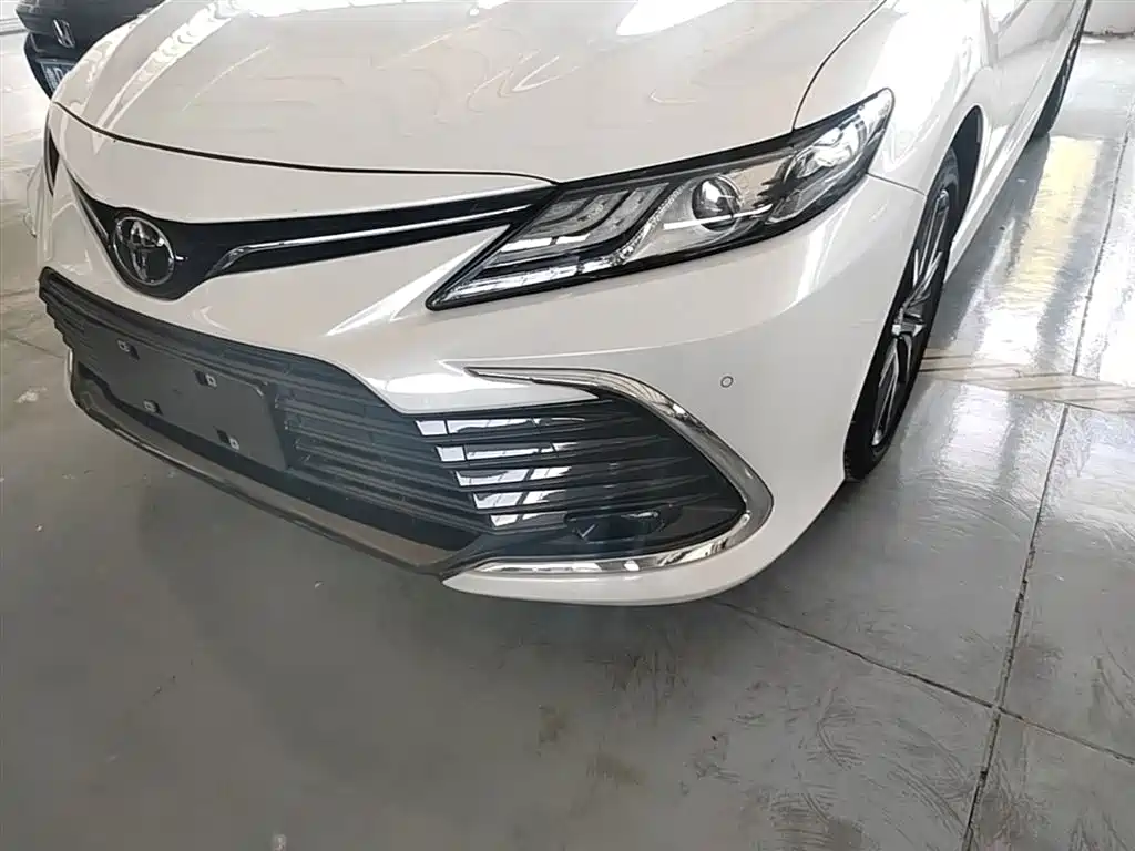 Toyota Camry 2022 — фото 18