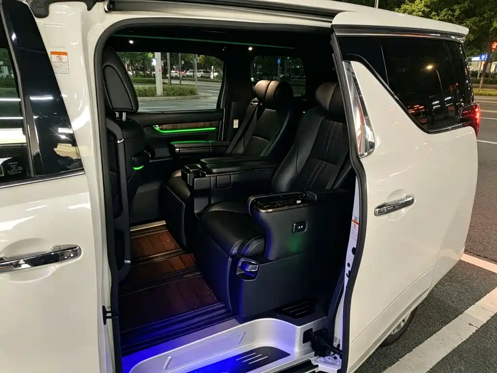Toyota Alphard 2020 — фото 5