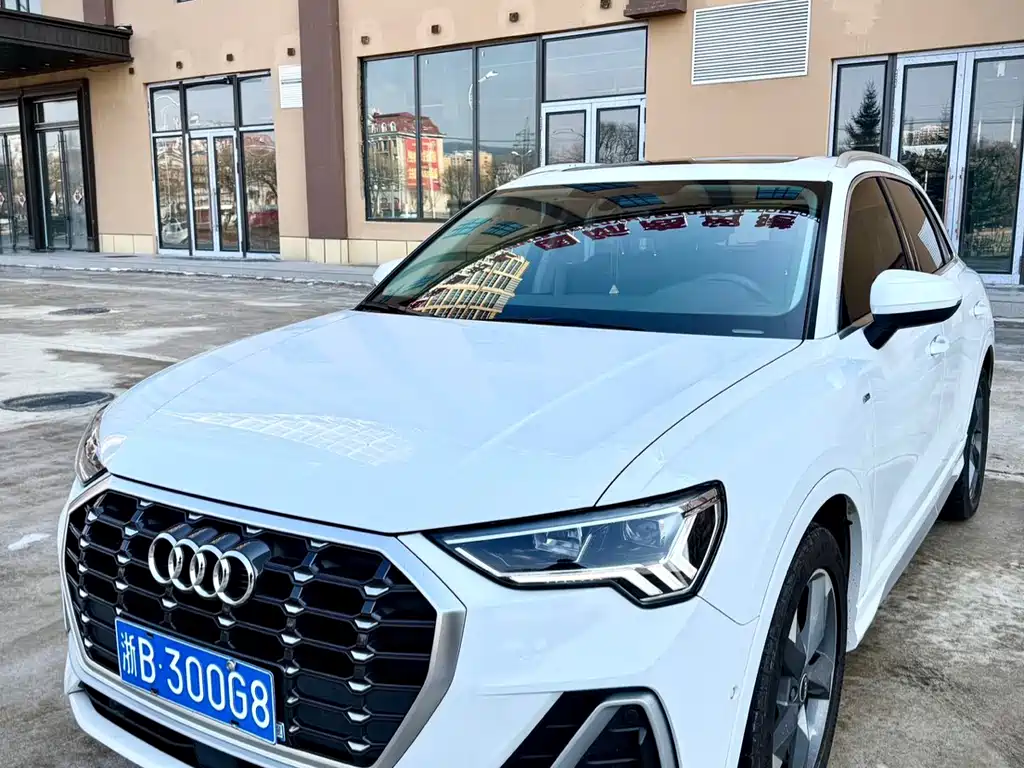 Audi Q3 2022 — фото 1