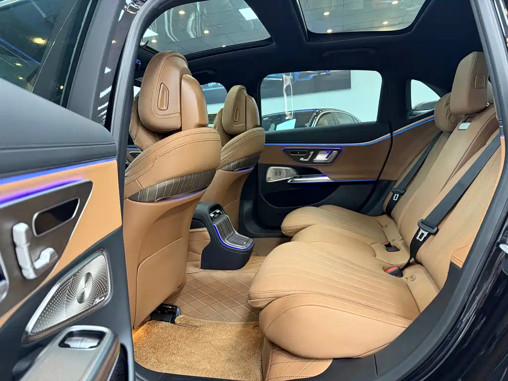 Mercedes-Benz E-Class 2025 — фото 12