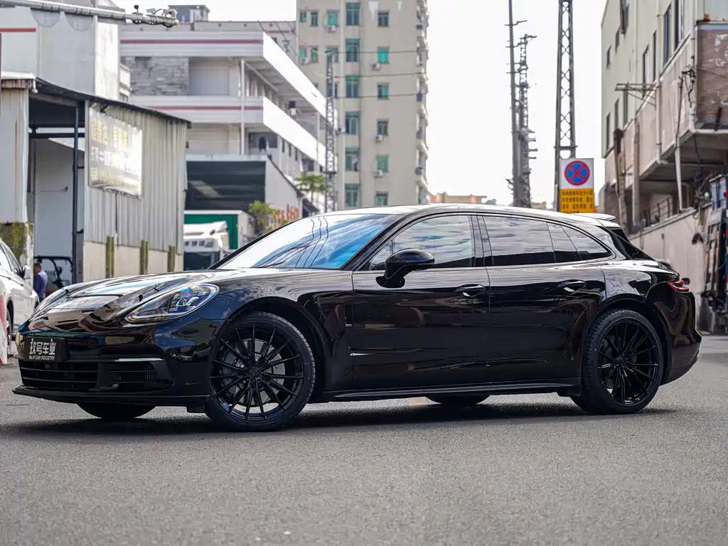 Porsche Panamera 2019 — фото 1