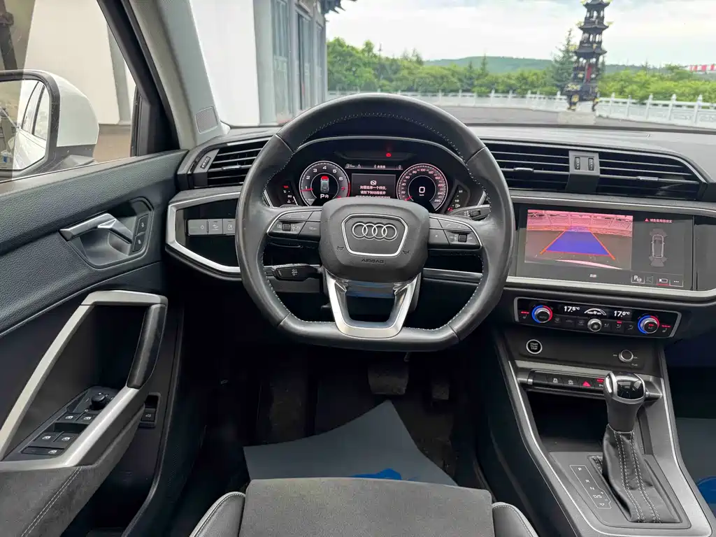 Audi Q3 2021 — фото 16