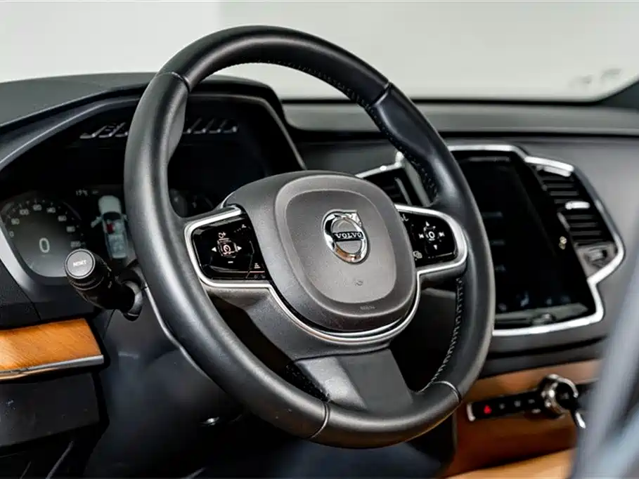 Volvo XC90 2019 — фото 12