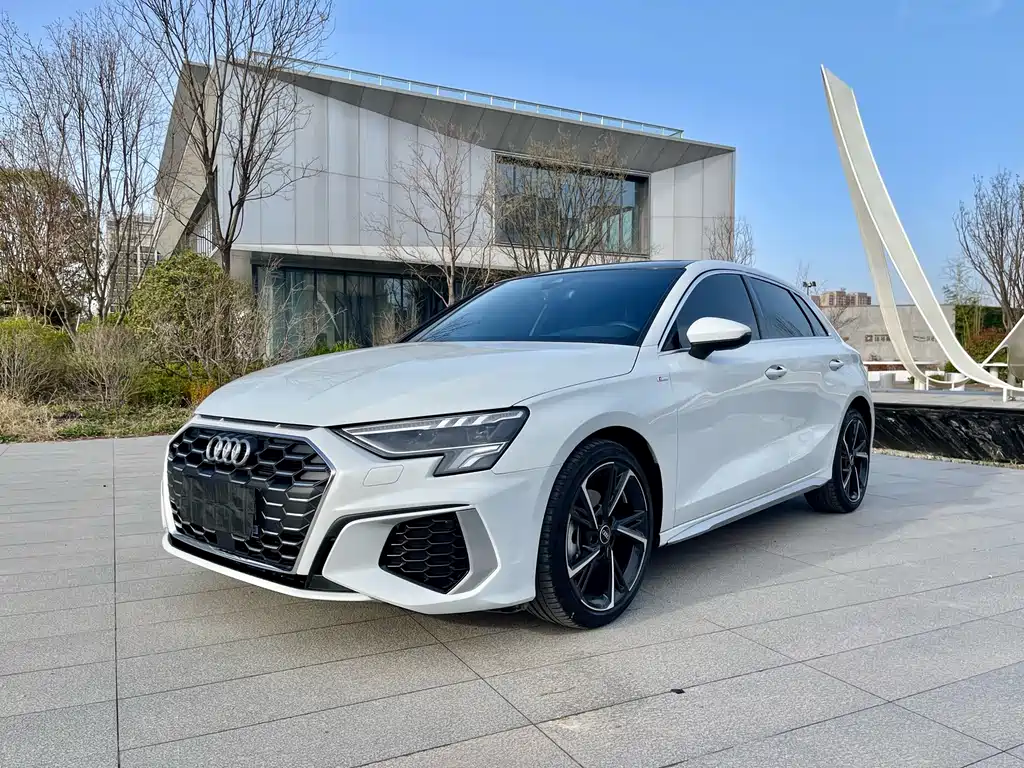 Audi A3 2023 — фото 1