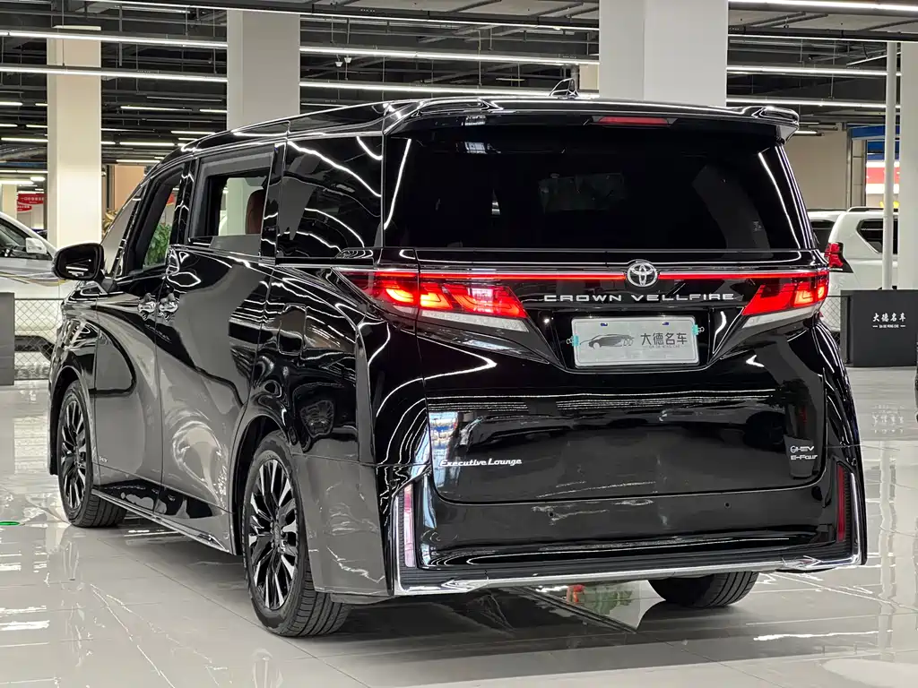 Toyota Vellfire 2023 — фото 6