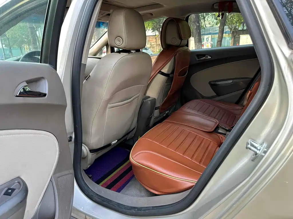 Buick Excelle 2015 — фото 9