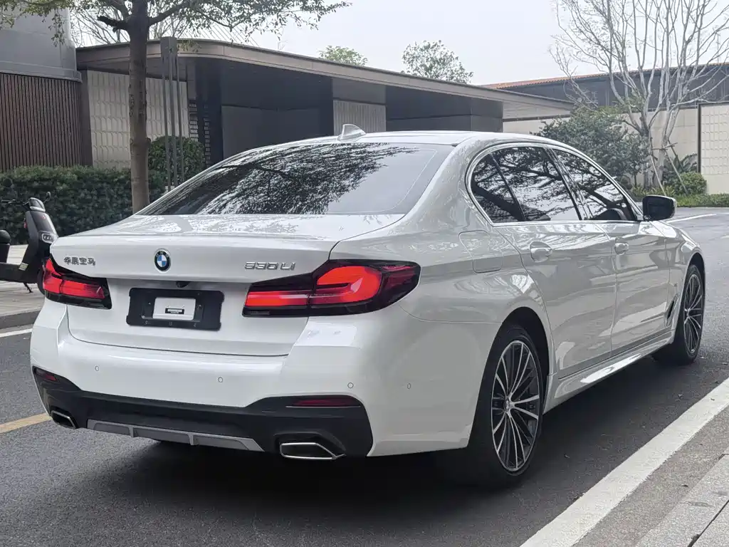 BMW 5 Series 2023 — фото 12