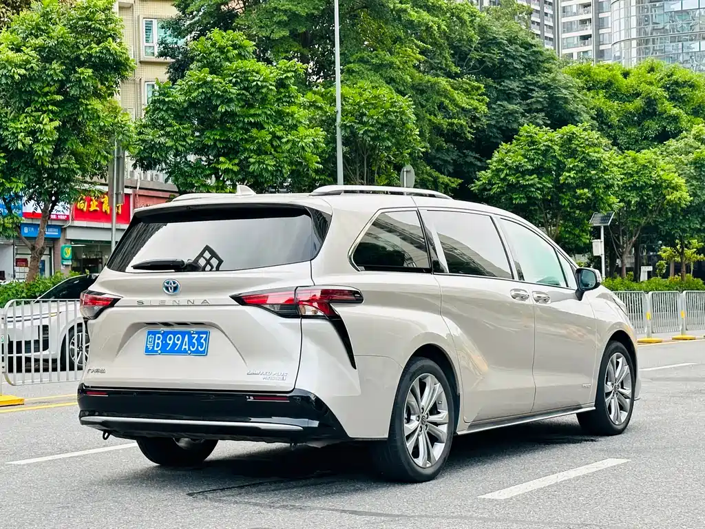 Toyota Sienna 2024 — фото 5